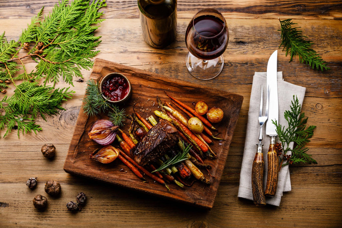 Wildgerecht met rode wijn en herfstgroenten