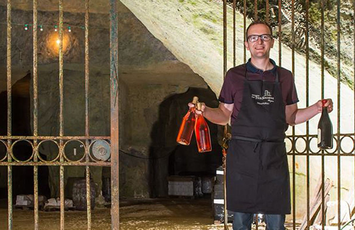 Eigenaar en wijnmaker Pierre Morgeau in de kelder