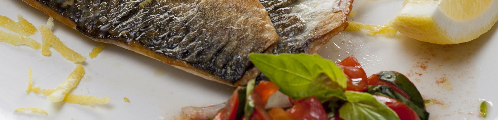 Makreel met couscous, tomaat en basilicum