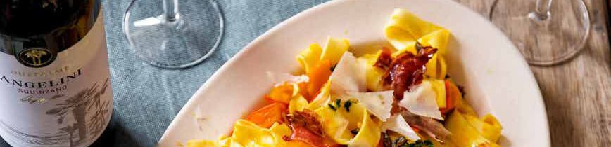 Pappardelle met geroosterde pompoen, pancetta en pompoenpitten