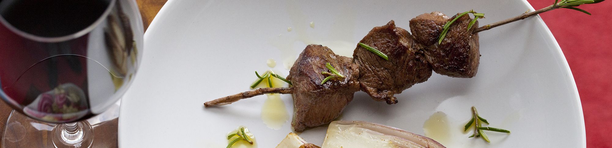 Runderbavette op rozemarijnspiesjes