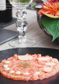Zalmtartaar met mosterd en dille